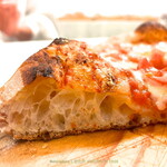 ガストロノミア ヨシ - ピザの耳がフワフワのカリカリ♪