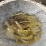 鉄板 磁.N's - タン元とタン先の食感の違いを楽しむスープ。途中に柚子で味変を勧められました。