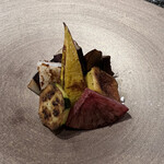 鉄板 磁.N's - 夏野菜の鉄板焼き。食べ方は2通りです。塩か醤油だし。私が頂くのは絶対塩。しかしながら醤油だしも捨てがたい。