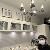レストラン パティスリー ジェイエス - 店内は白をベースにしたスタイリッシュな雰囲気。パティシエールの奥様が優しくて素敵な方です◝(⑅•ᴗ•⑅)◜..°♡
