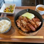 Yakiniku Haramiya - ハーフ＆ハーフ定食