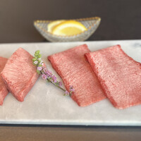 牛の達人 GINZA - 指定仕入れ 和牛タン2種
                    タン元、タンしゃぶ