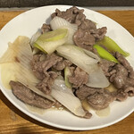 羊香味坊 - ①ラム肉と長ネギ炒め 1,320円