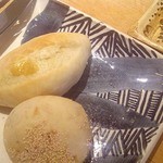 祇園おくむら - パンはガーリック、クルミなどから選択。