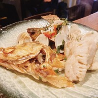 本日の新鮮な魚　丸ごと一尾をシェフのおすすめの2種の調理法で