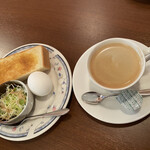 ボン・オグラ - 料理写真:安定のモ〜にゅんぐサービス、基本の形なりね‼︎