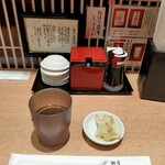 白えび亭 - スタンバイして白えび丼を待ちます