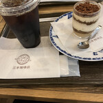 三本珈琲店 ポルタ店 - ケーキセット854円ティラミス＋水出しコーヒー