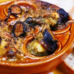 エスカルゴとキノコのガーリックバターオーブン焼き