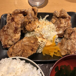 焼き鳥ゑびす - 定食の鶏唐揚げ