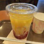 Kafe Beroche - よくばりラッシー　480円税込　R5.5.20