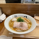 銀座 八五 - 綺麗です‼️トッピングのメンツは、チャーシュー（5mm程度と厚み）×2、味玉、メンマ、ネギとシンプルです。