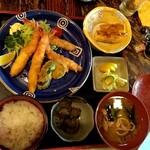 八乃屋 - エビフライ定食プラスサービス小鉢