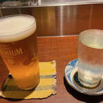 こたつ ねこ - ビールとまつもと(日本酒)