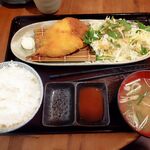 産直海鮮居酒家 浜焼太郎 - 500円定食。コロッケはカレー