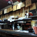 うなぎの留さん - この奥が厨房です。