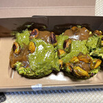 LESS Labo - ピスタチオクッキー（帰宅まで時間がかかりチョコレートが溶けてしまいましたが、味に問題はなしです）