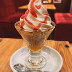 喫茶珈琲店 ピノキオ - いちごパフェ