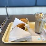 ドトールコーヒーショップ - 料理写真:注文した照り焼きチキンと沖縄黒糖オレのセット９５０円。