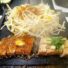 浜茶屋 - 料理写真:鮪ステーキ醤油（左）＋カボス（右）定食：2200円