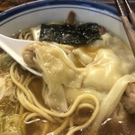 麺屋 はやしまる - コロっとしたわんたんは、５個。餡は味付けしっかりかつ上品。皮は、トゥルットゥル。