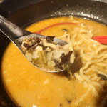 麺酒房 龍安 - 穴あきレンゲは便利♪