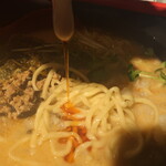 麺酒房 龍安 - ラー油投入～♪