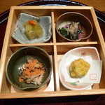 Teppan Kaiseki Utage - 2013.08 先付：松華堂盛り込みだそうです。奥からにこごり、おひたし、コーンの天ぷら、茸明太子