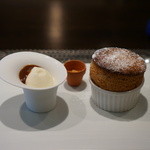 レストラン バカール - 焦がしキャラメルのビタースフレ、塩のアイス