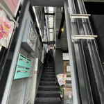 Iwashi - いざ、階段で4階へ
