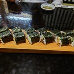 Yasuke Zushi Hompo - ○鉄火巻
                      海苔の香りがふんわりとする美味しい味わい。
                      
                      ○鰻きゅう巻
                      鰻の旨味と甘みが凄く広がる❕
                      鰻ときゅうりとワサビの辛さが組み合わさり美味しい。