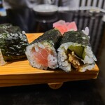 弥助寿司本舗 - 鉄火巻と鰻きゅう巻の断面