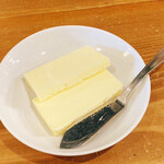 ビストロ カフェ デリ ポキナ369 - 美味しすぎるミルキーなバター