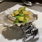 LOOP TOKYO - 蒸し牡蠣　厚岸かきえもん　春野菜とあわせて、スープも激うま