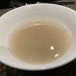 LOOP TOKYO - 新玉葱スープ、コンソメ風（グローブ）　＋自家製パンでスープの最後を拭う（美味）