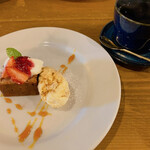 ビストロ カフェ デリ ポキナ369 - デザートと紅茶