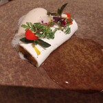 ジョンティ アッシュ - (2023/5 訪問)ヨーグルトとココナッツのマシュマロで包み込んだエキゾチックフルーツ、アーモンドミルクのグラスと共に。