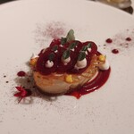ジョンティ アッシュ - (2023/5 訪問)カリソンに見立てたフォアグラのフォンダン、キールロワイヤルでコンフィにしたグリオットと合わせて。