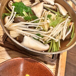 Chuuoushokudousambou - きのこたっぷりの出汁の効いた胡麻豆腐鍋