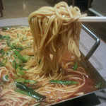 はじめのいっぽ - 鉄板鍋（２～３人前1,800円）〆のラーメン