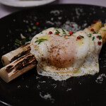 イタリア産ホワイトアスパラのグリル 目玉焼きのせ