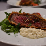 揚げハラミとタルタルソース：ルッコラ、カポナータも。