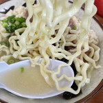 高江洲そば - 食べごたえのある硬めの麺