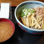 Tsurukisoba - あげおろし蕎麦(690円)を注文。美味しい蕎麦でした。おろしの汁が私には少し薄味でした