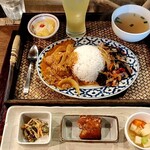 居空間　タイ料理＆パクチー酒場 - 