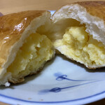 ケーワン - パン生地は薄めでカスタードクリームがたっぷりです