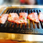 Oosaka Yakiniku Horumon Futago - 焼く