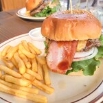 BACK COUNTRY Burger & Cafe - 