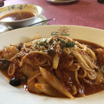 イタリア厨房 ベッラ・イタリア - ぷりぷり海老ときのこのトマトソース
            スープはミネストローネでした。