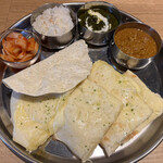 IndeesCurry - チーズナンとカレー2種セット1200円